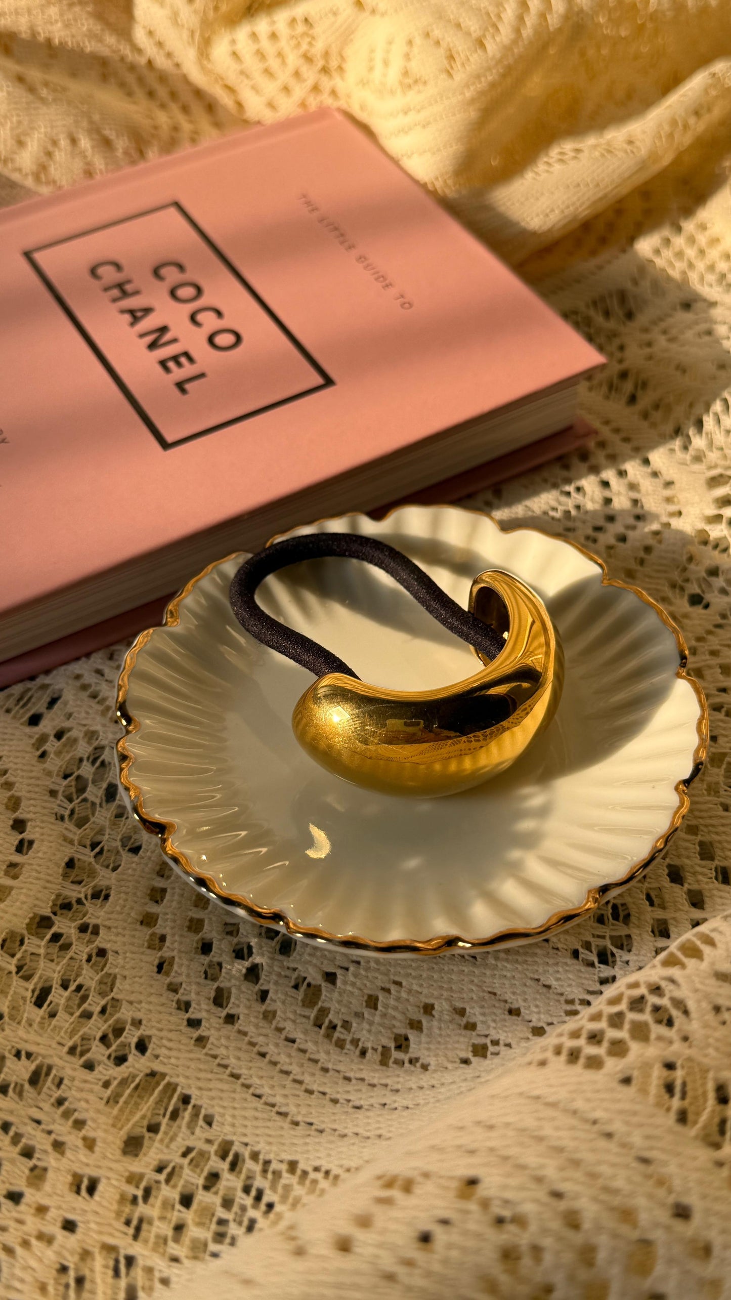 Arvo: 18K Gold Plated C-Shaped Scrunchie