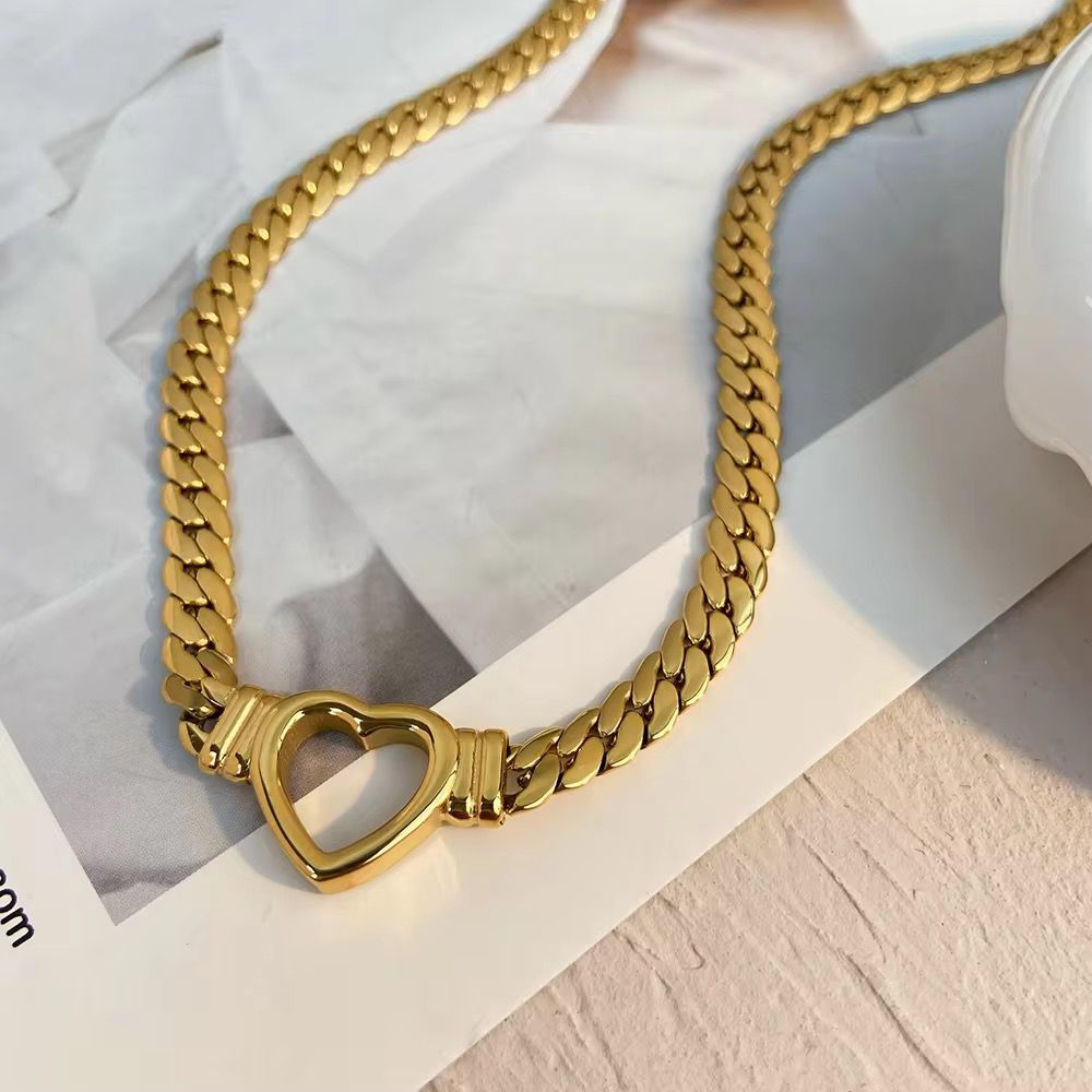 Bold Heart Chain Necklace - 18k gold-plated