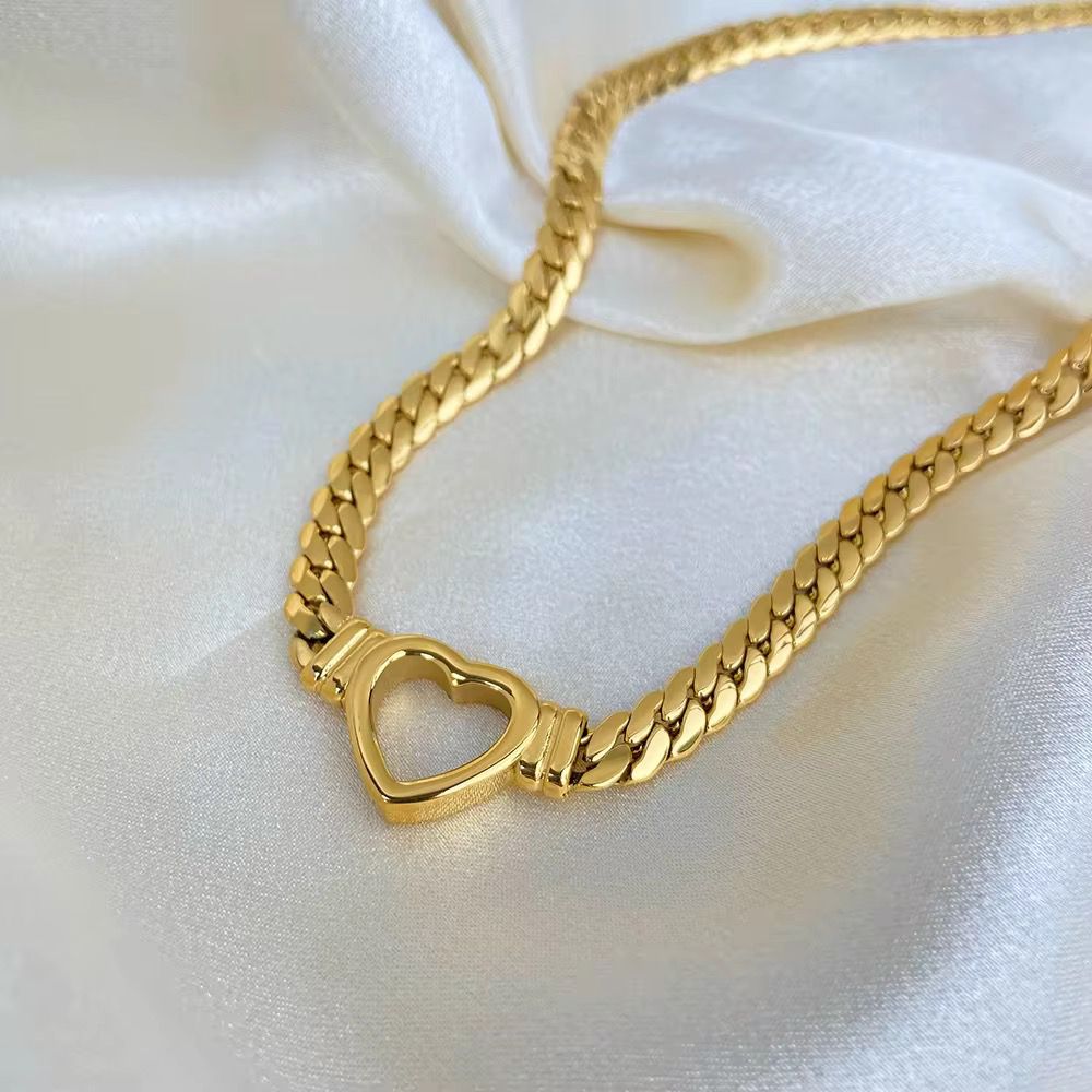 Bold Heart Chain Necklace - 18k gold-plated
