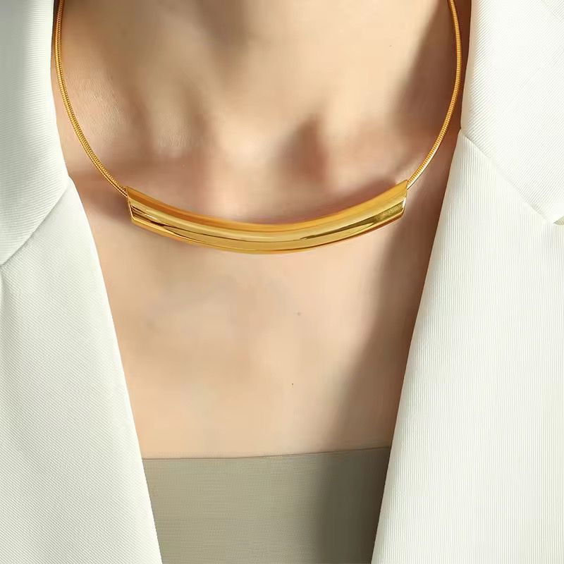 Sleek Curve Collar Necklace – Gold & Silver