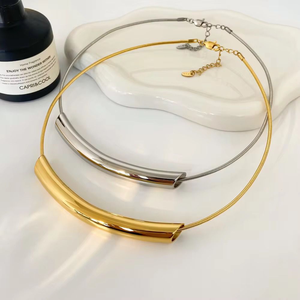Sleek Curve Collar Necklace – Gold & Silver