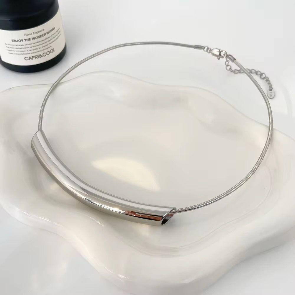 Sleek Curve Collar Necklace – Gold & Silver