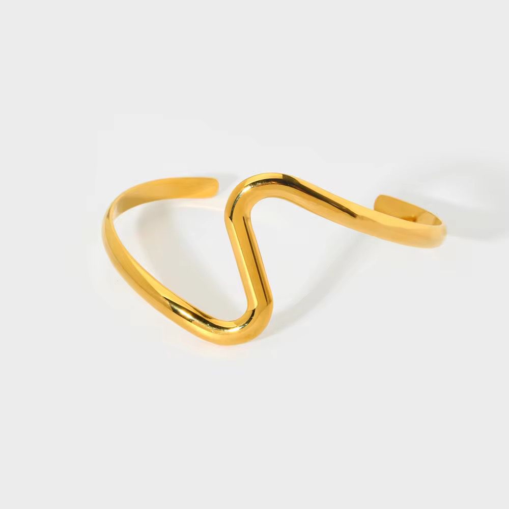 Wave Curve : 18K Gold-Plated Cuff