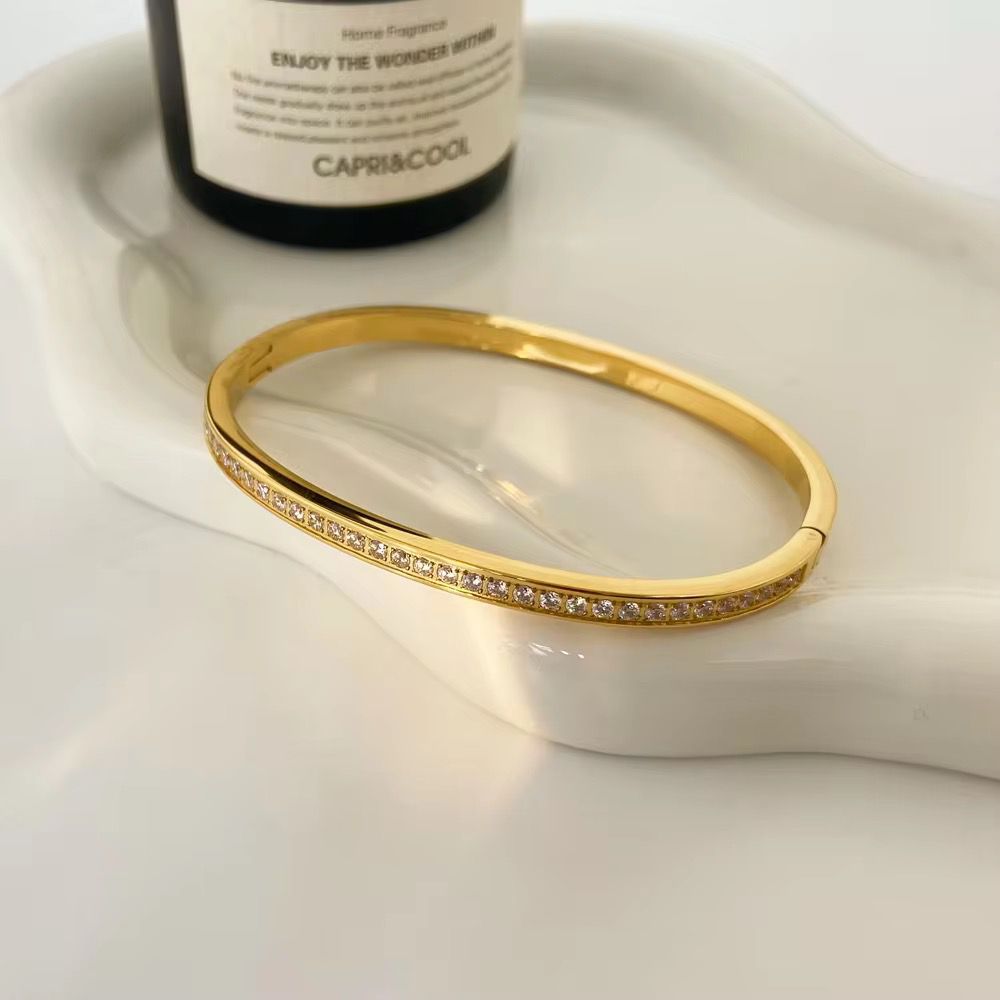 Luxe Sparkle : 18K Gold-Plated Bangle