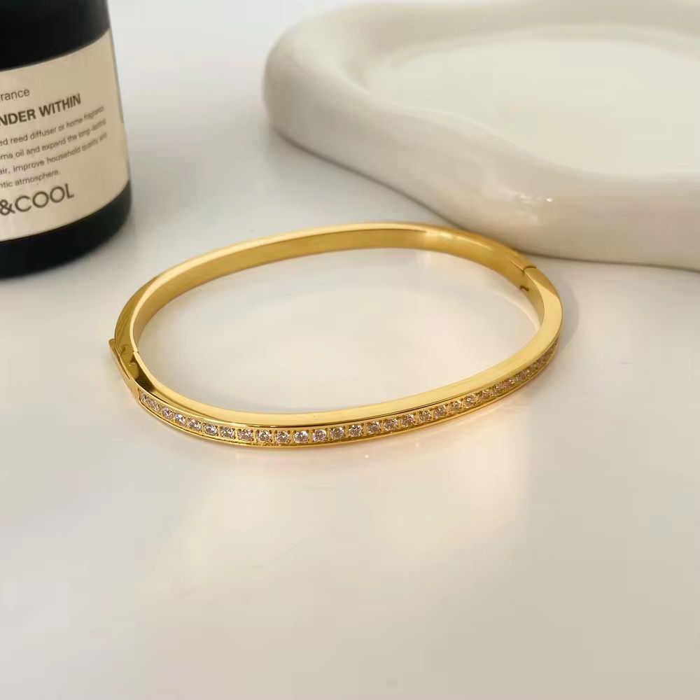 Luxe Sparkle : 18K Gold-Plated Bangle