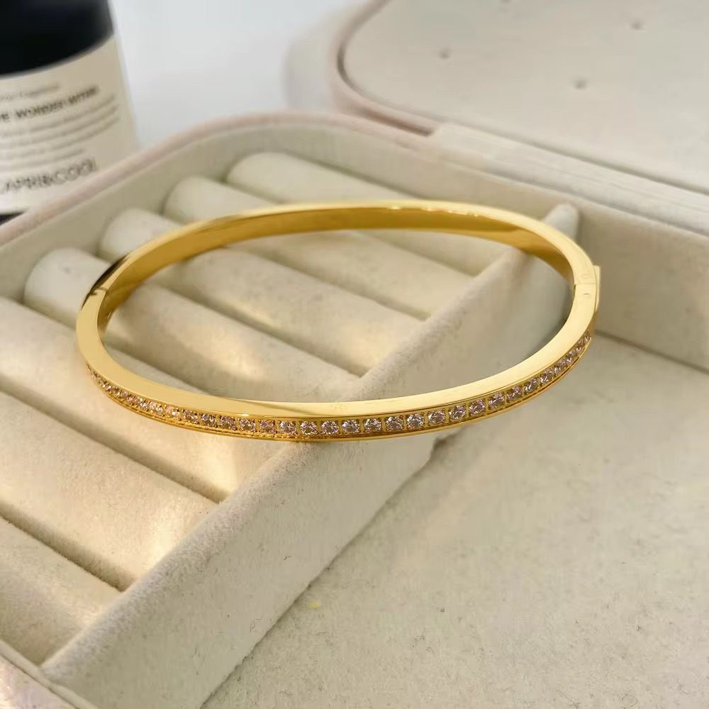 Luxe Sparkle : 18K Gold-Plated Bangle