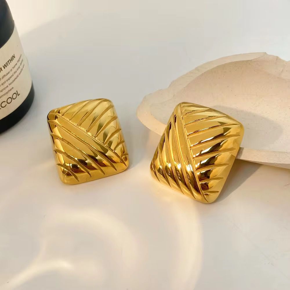 Bold Curve Statement Studs - 18k gold-plated