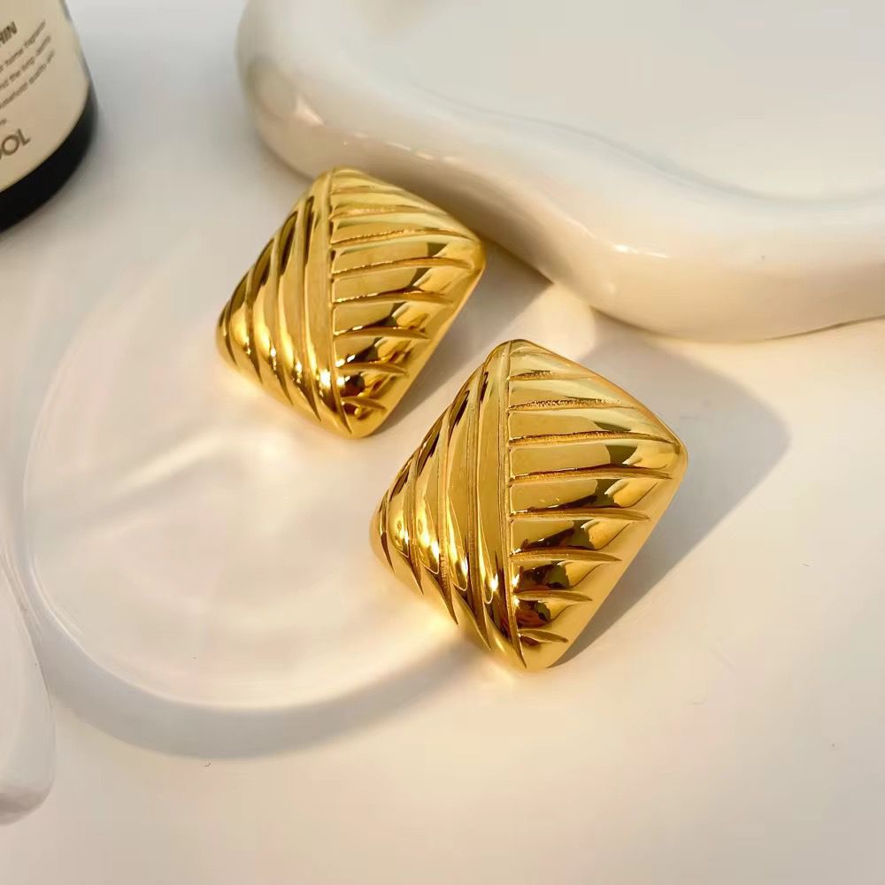 Bold Curve Statement Studs - 18k gold-plated