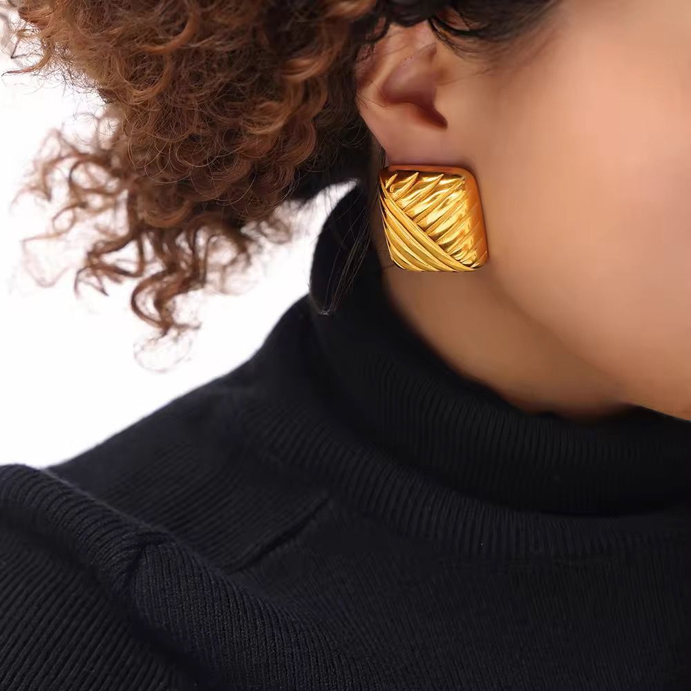 Bold Curve Statement Studs - 18k gold-plated