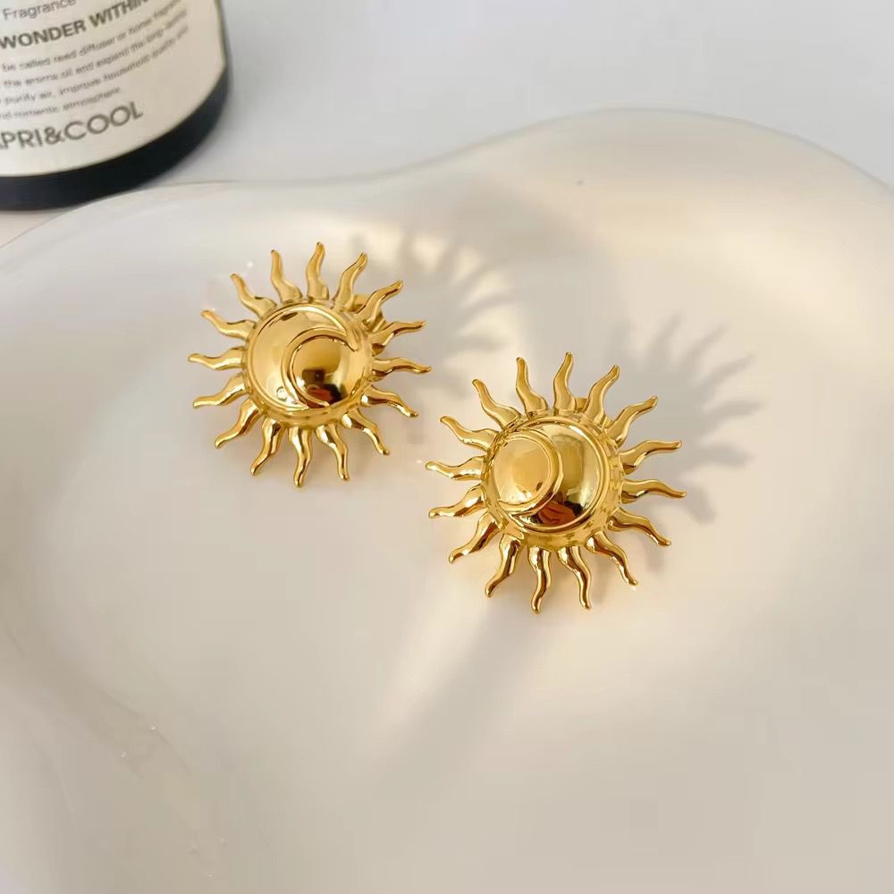 Solar Glow Stud Earrings - 18k gold-plated