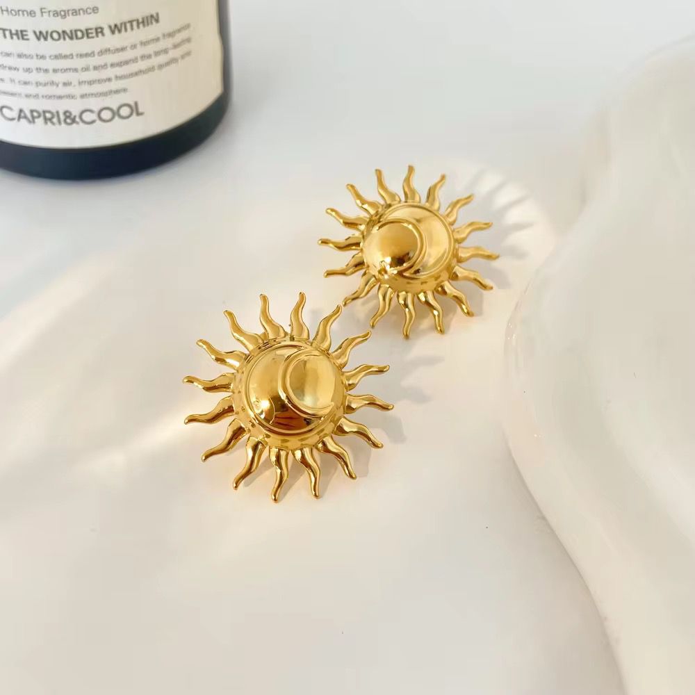 Solar Glow Stud Earrings - 18k gold-plated
