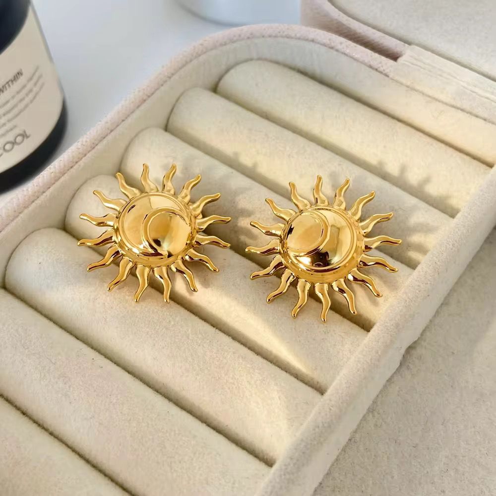 Solar Glow Stud Earrings - 18k gold-plated