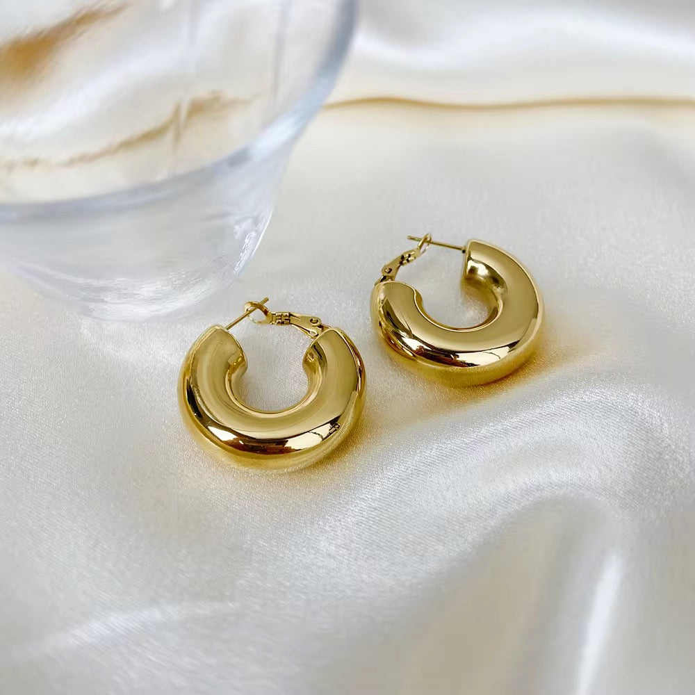 Celeste : 18k Gold Plated C Shape Studs