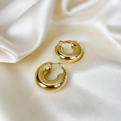 Celeste : 18k Gold Plated C Shape Studs