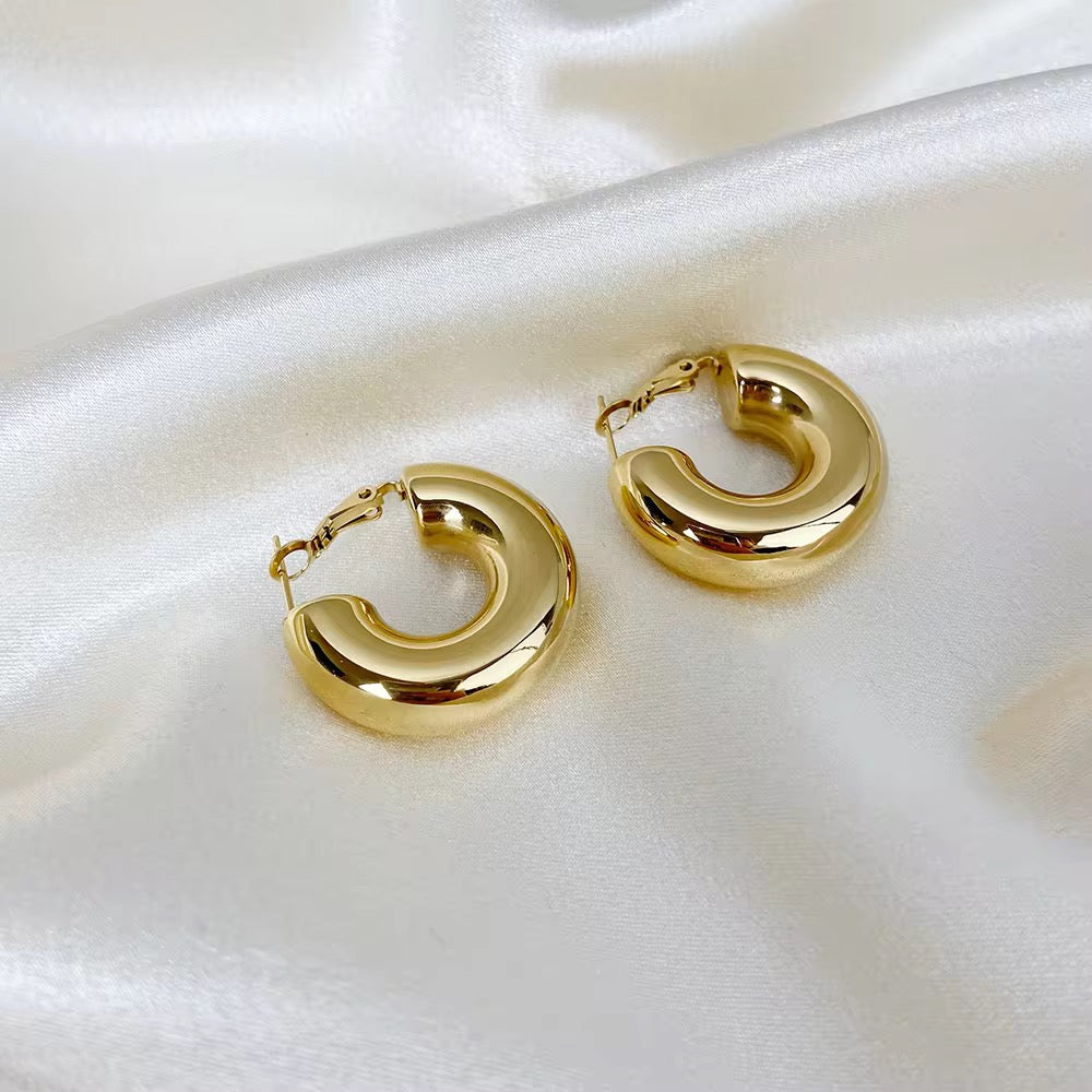 Celeste : 18k Gold Plated C Shape Studs