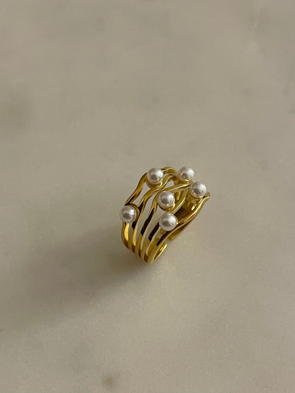 Divine Pearl 18k gold plated ring