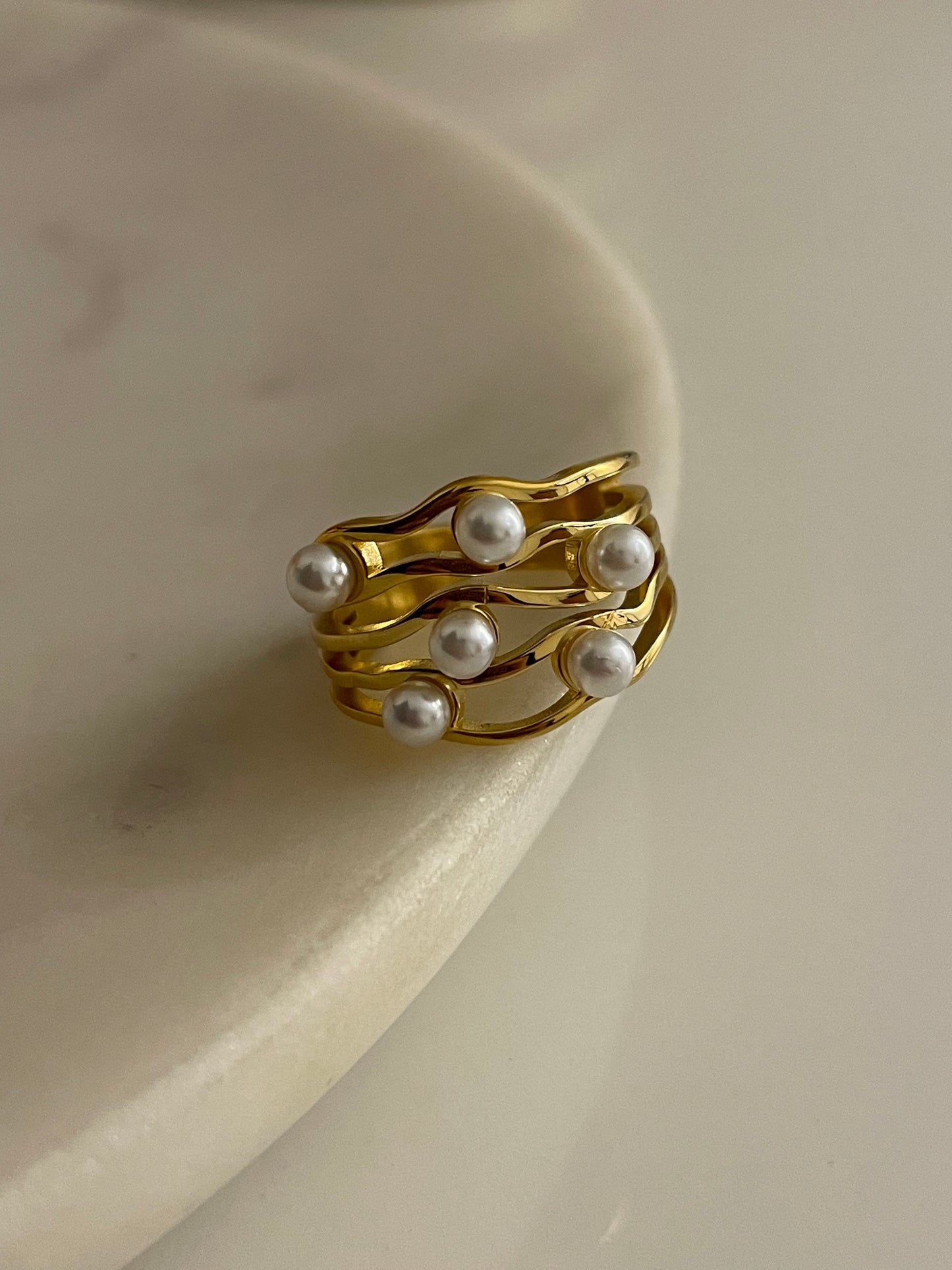 Divine Pearl 18k gold plated ring