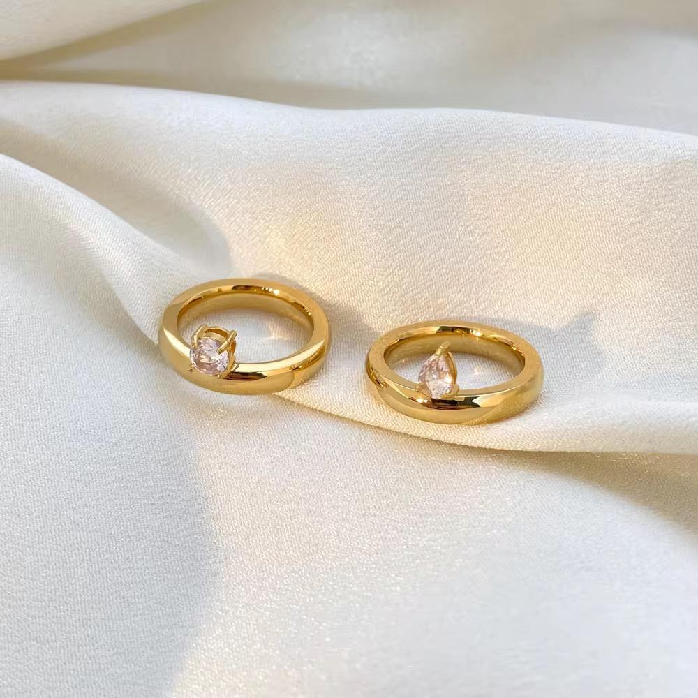 Crown Solitaire Ring – Oval & Diamond