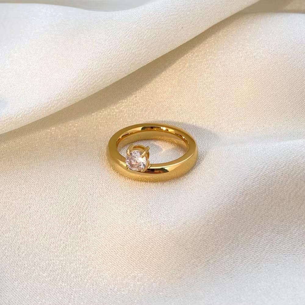 Crown Solitaire Ring – Oval & Diamond