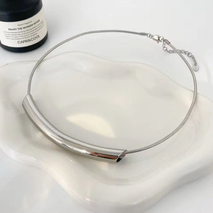 Sleek Curve Collar Necklace – Gold & Silver